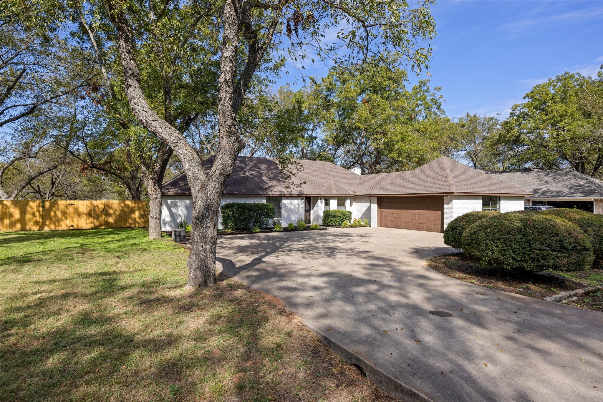 8906 Monticello Drive Granbury TX 76049