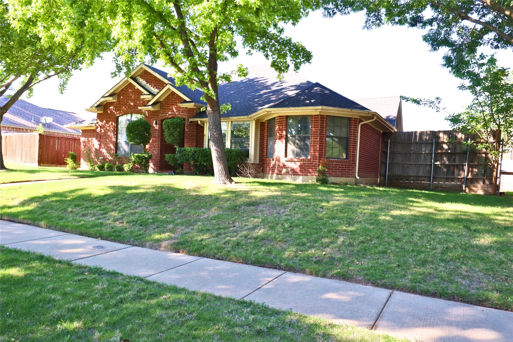 2222 Country Hollow Lane Garland TX 75040