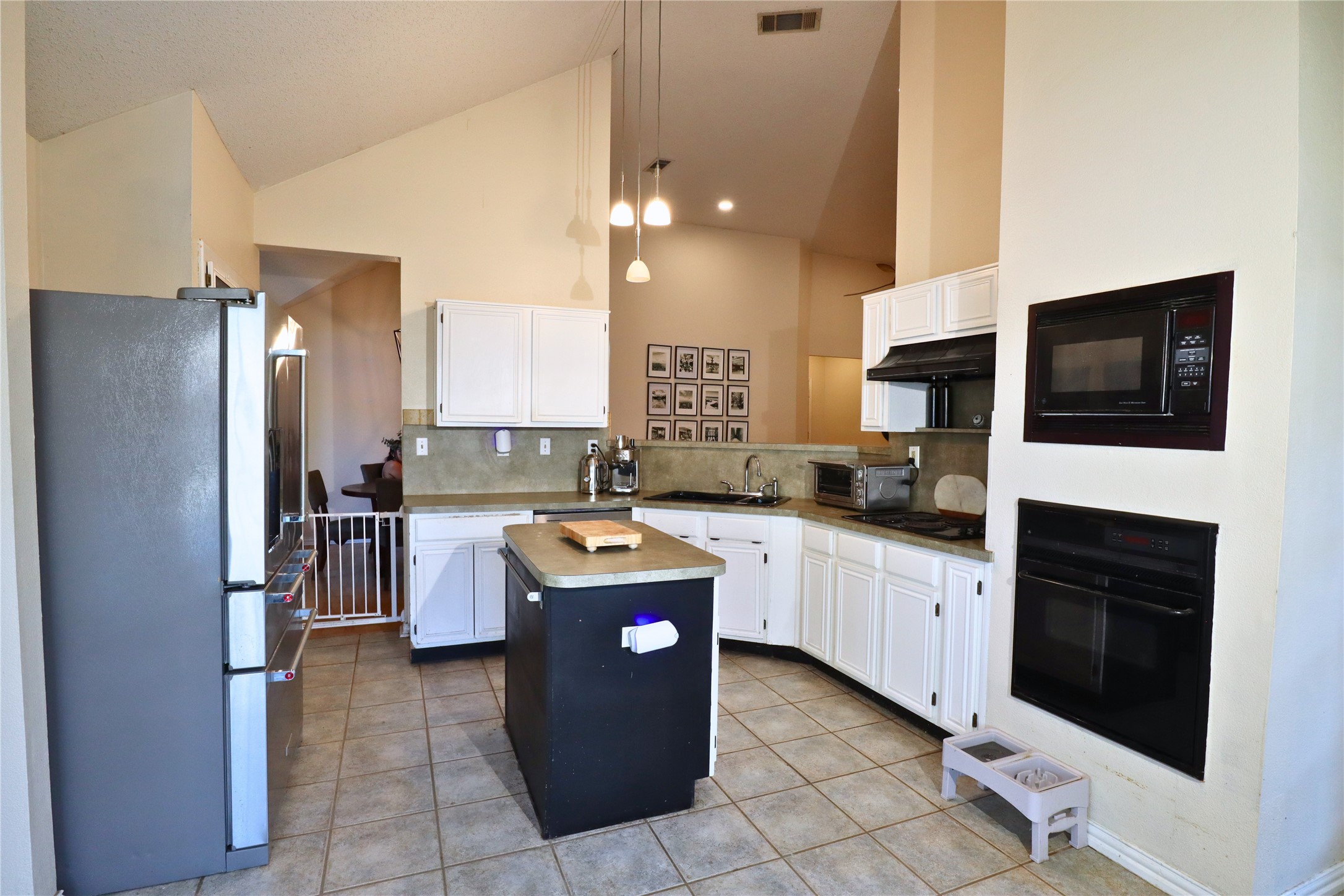 2222 Country Hollow Lane Garland TX 75040