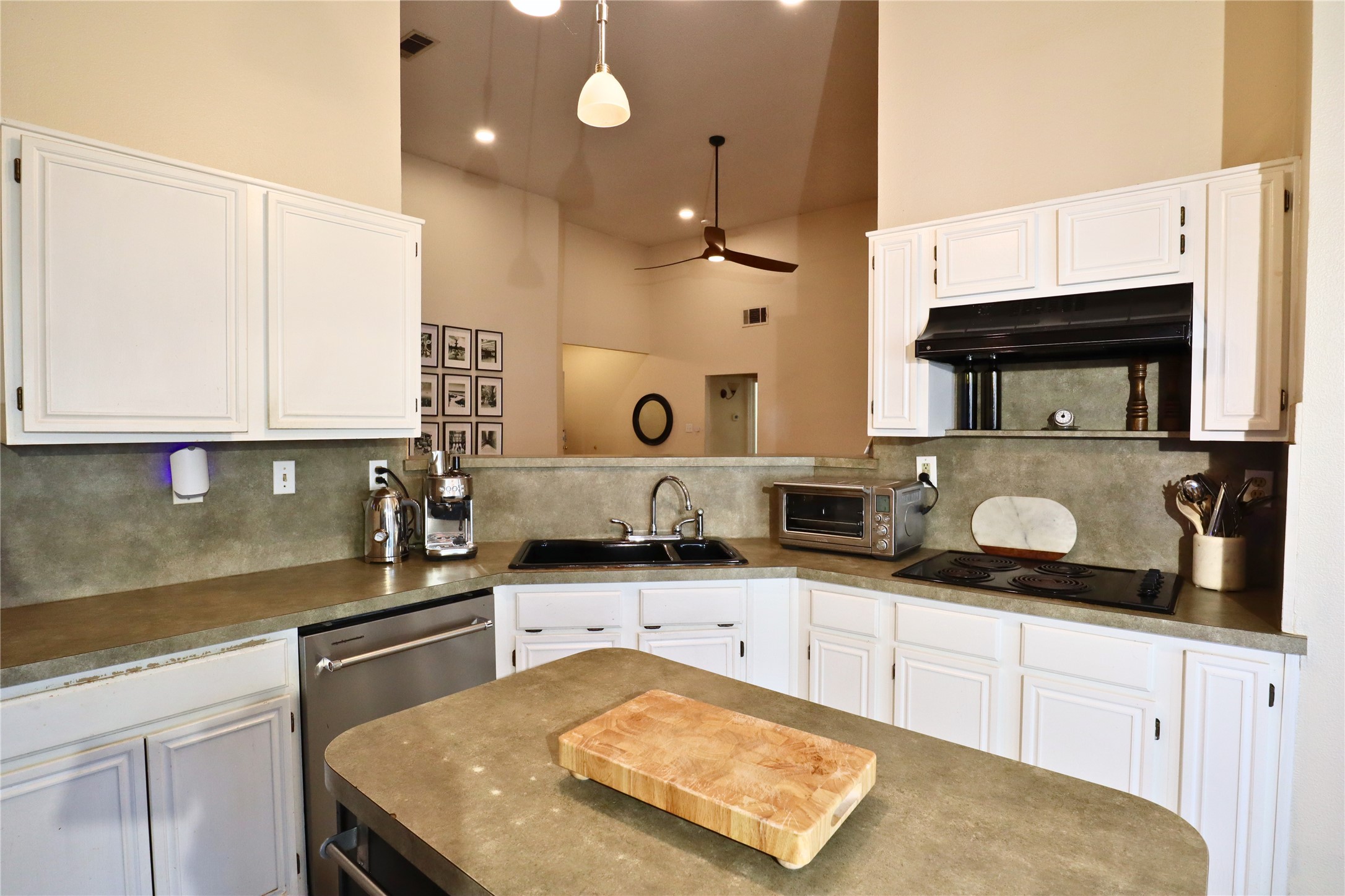 2222 Country Hollow Lane Garland TX 75040