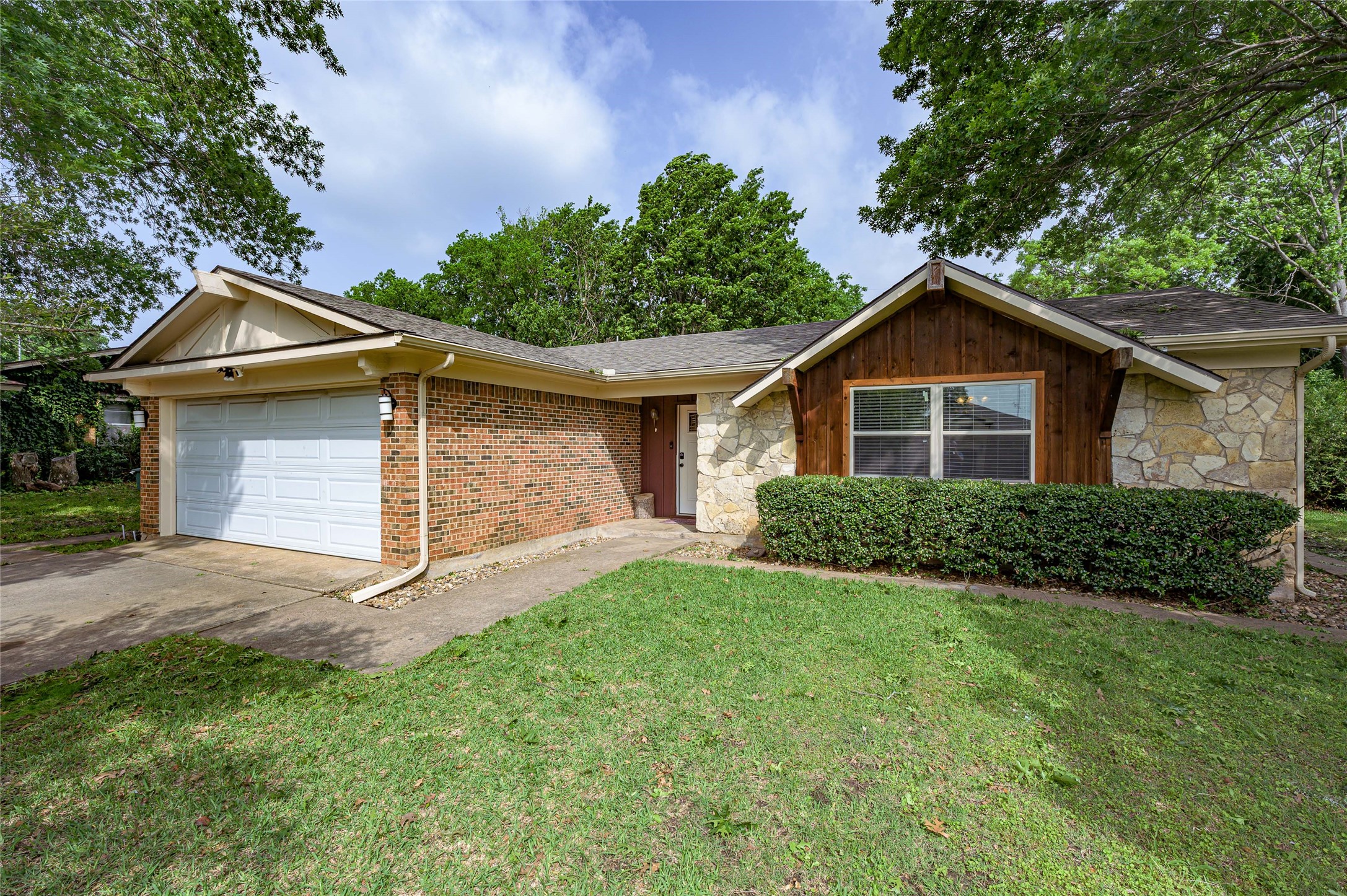 1028 S Idlewild Drive Sherman TX 75090
