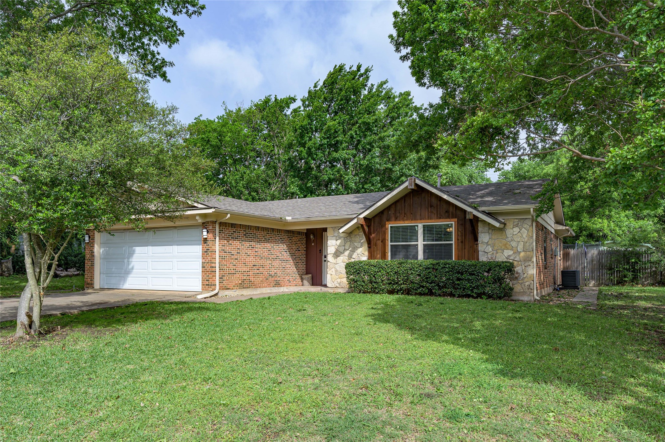 1028 S Idlewild Drive Sherman TX 75090