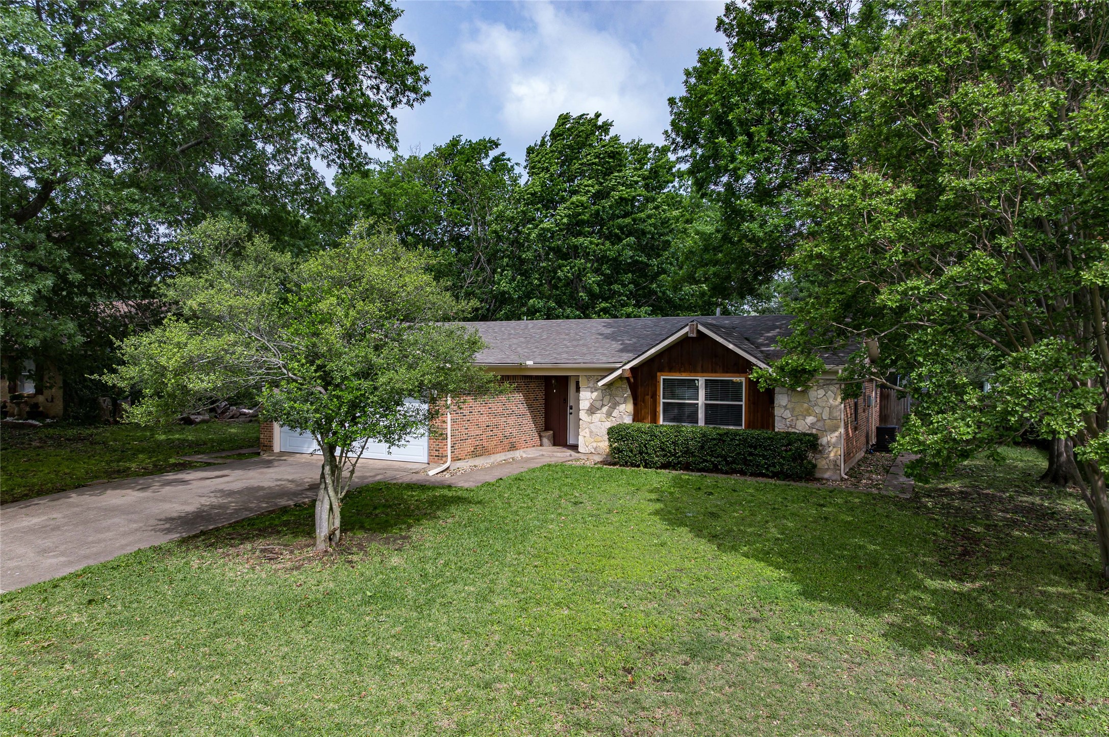 1028 S Idlewild Drive Sherman TX 75090
