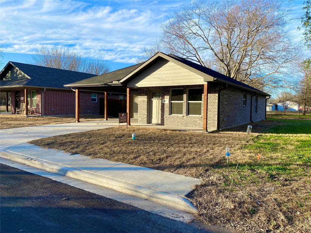 812 W 11th Street Bonham TX 75418