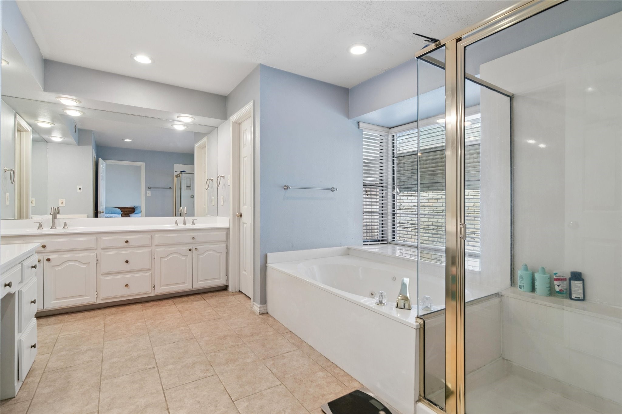 924 Mccoy Drive Irving TX 75062