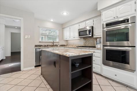 924 Mccoy Drive Irving TX 75062