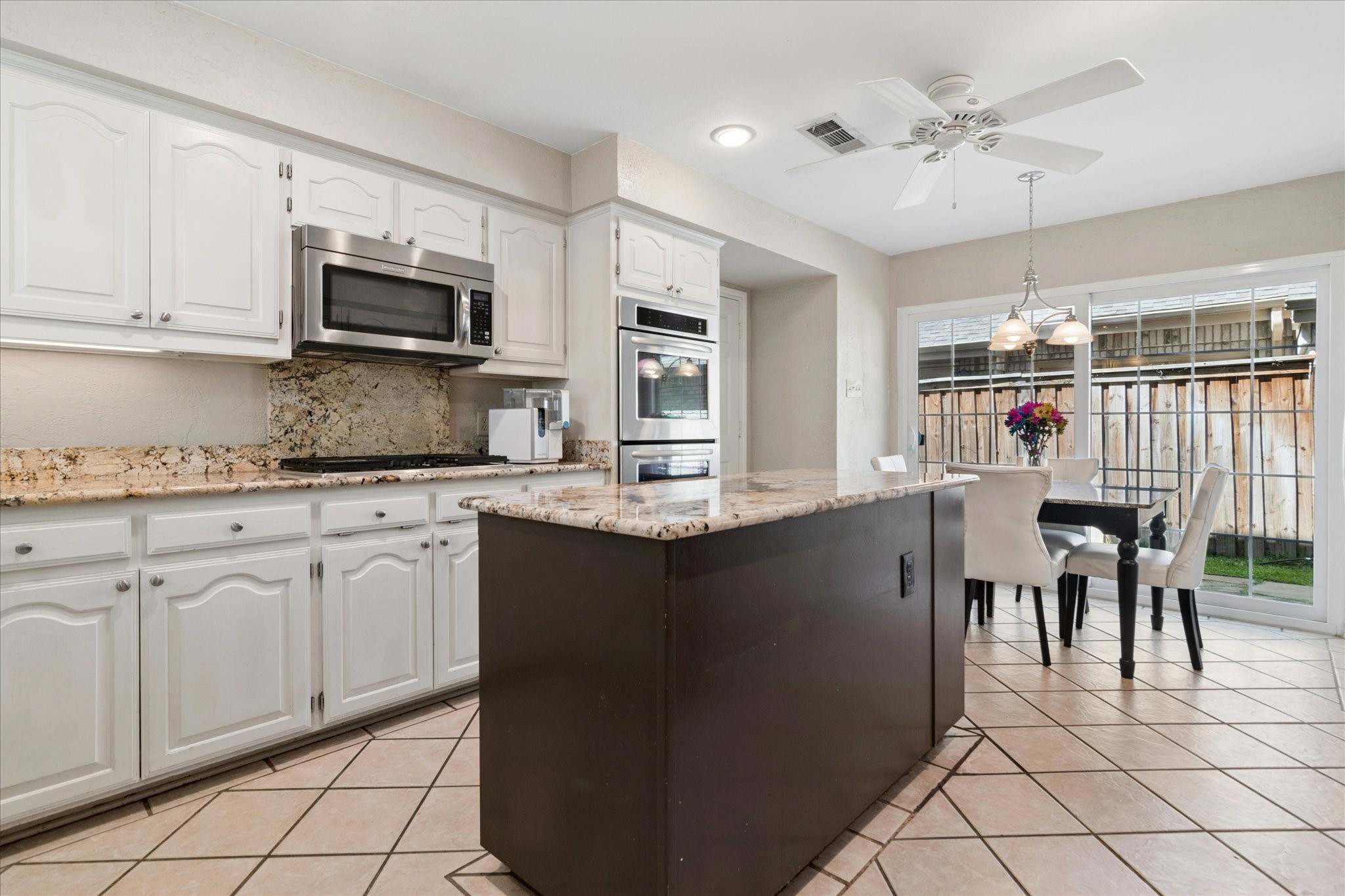 924 Mccoy Drive Irving TX 75062