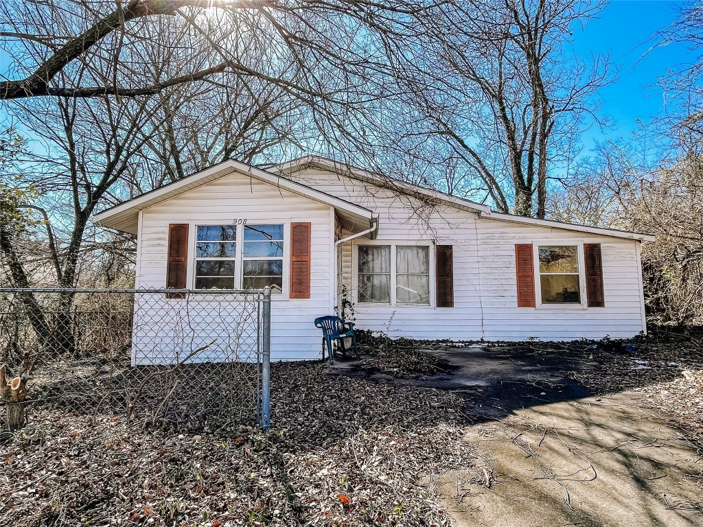 908 W Elm Street Denison TX 75020