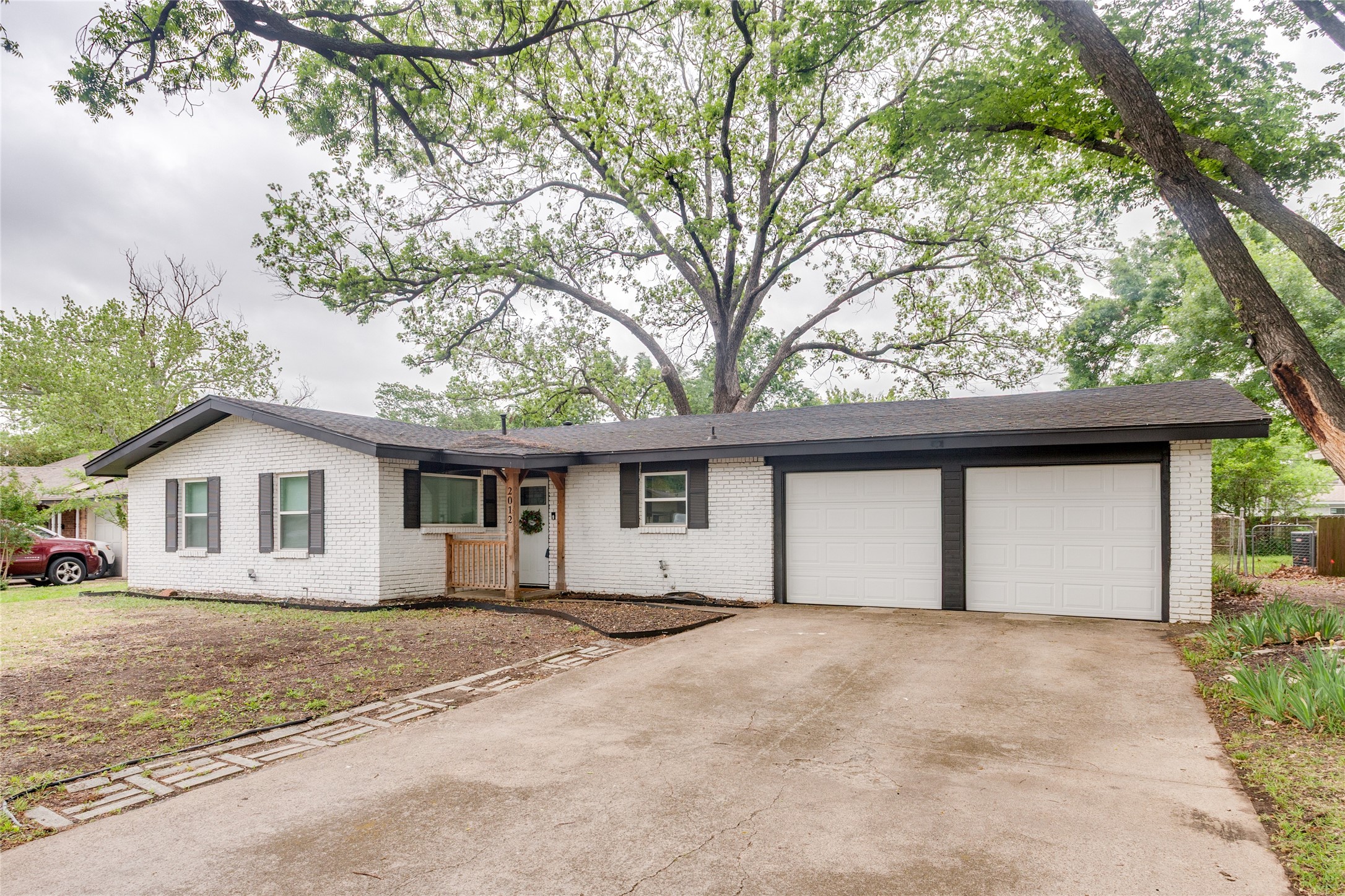 2012 Bradford Drive Arlington TX 76010