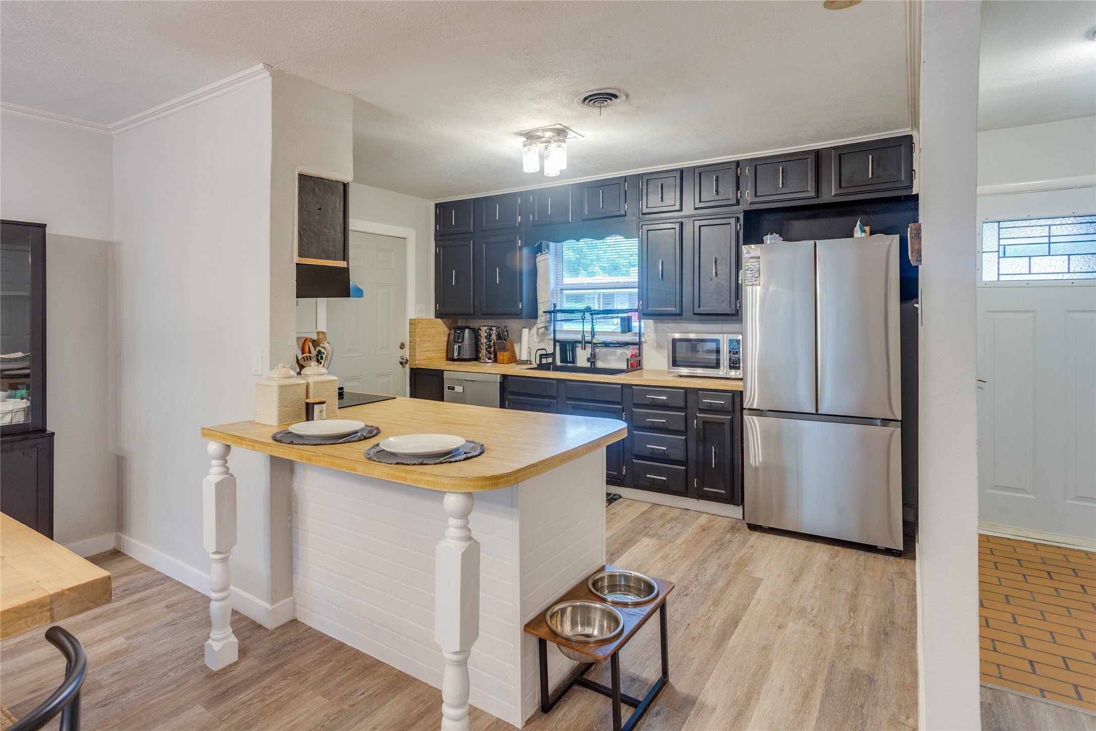 2012 Bradford Drive Arlington TX 76010