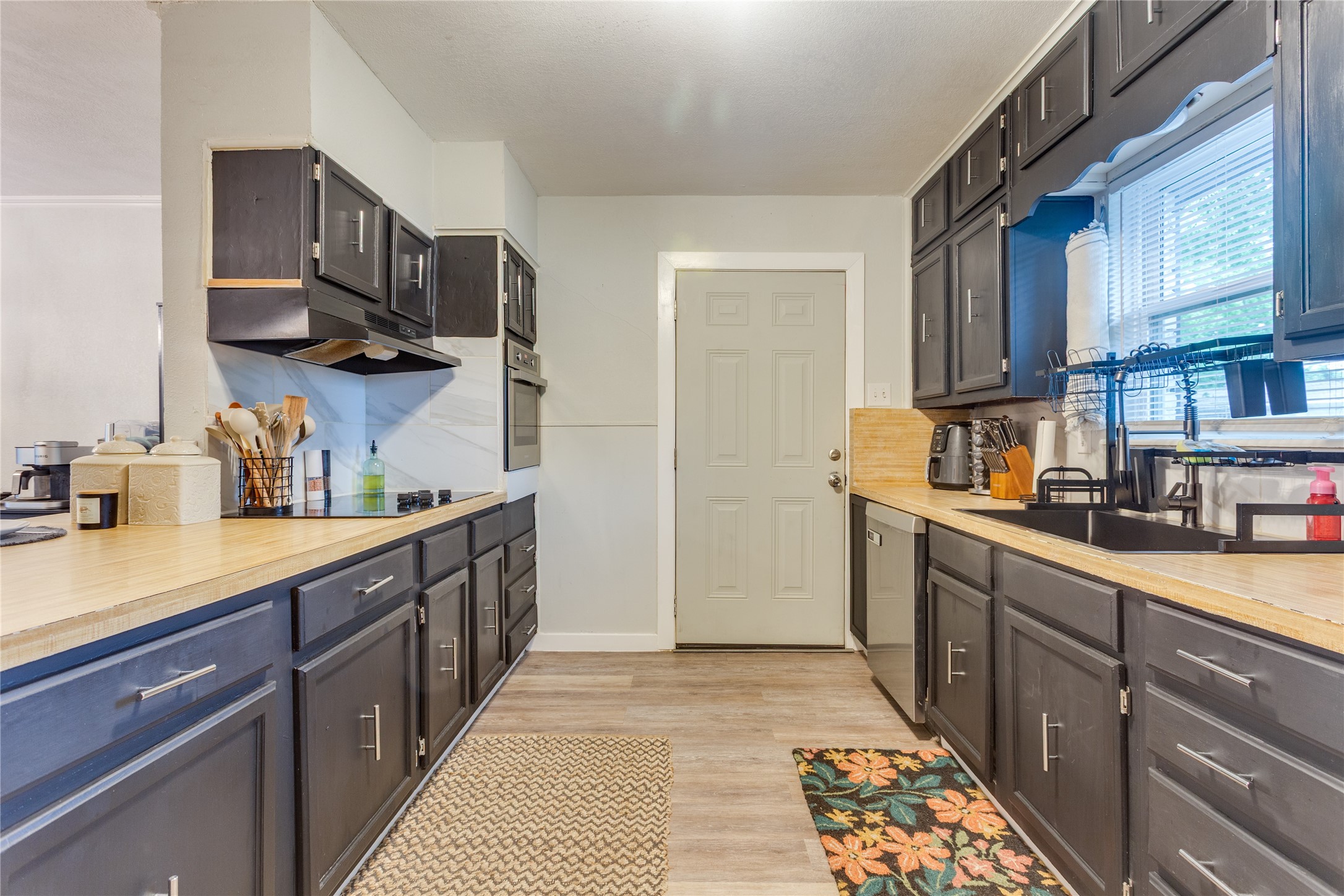 2012 Bradford Drive Arlington TX 76010