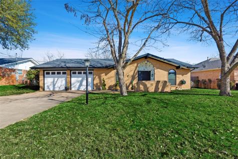 1305 Wade Hampton Street Benbrook TX 76126