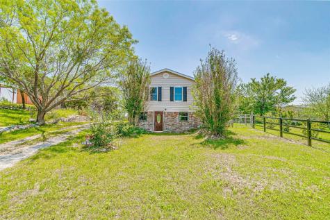 2802 Hilltop Court Granbury TX 76048
