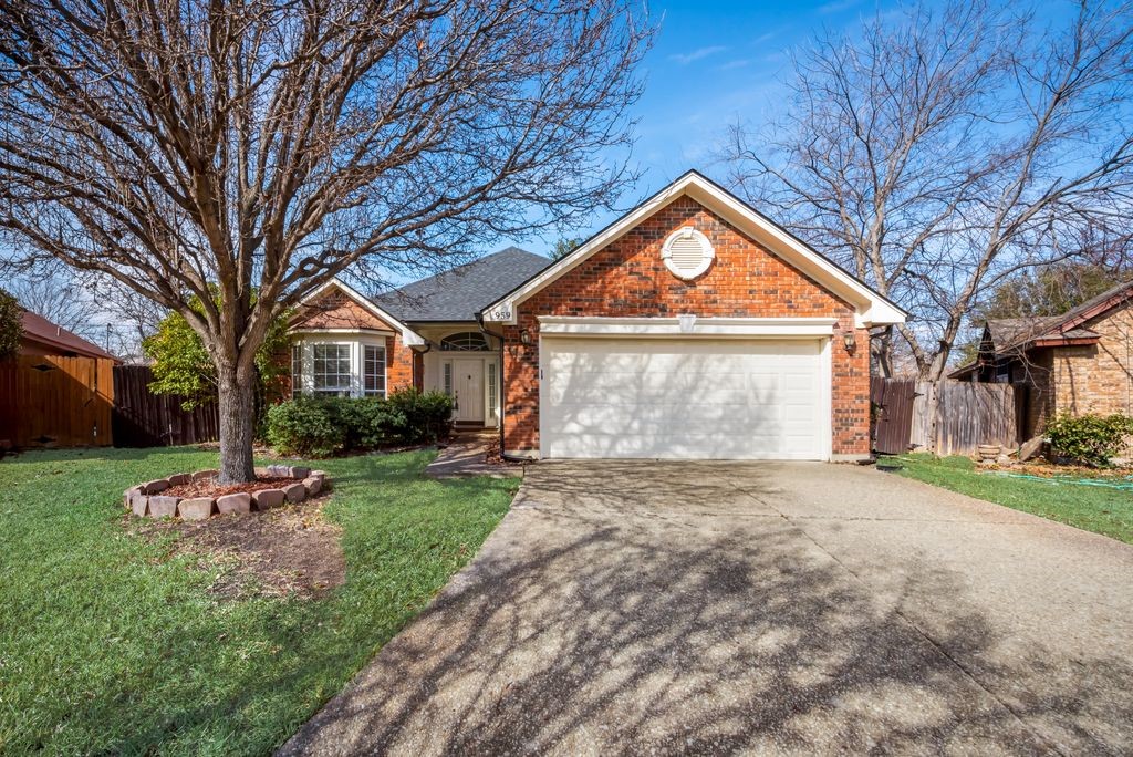 959 Freshwood Court Arlington TX 76017