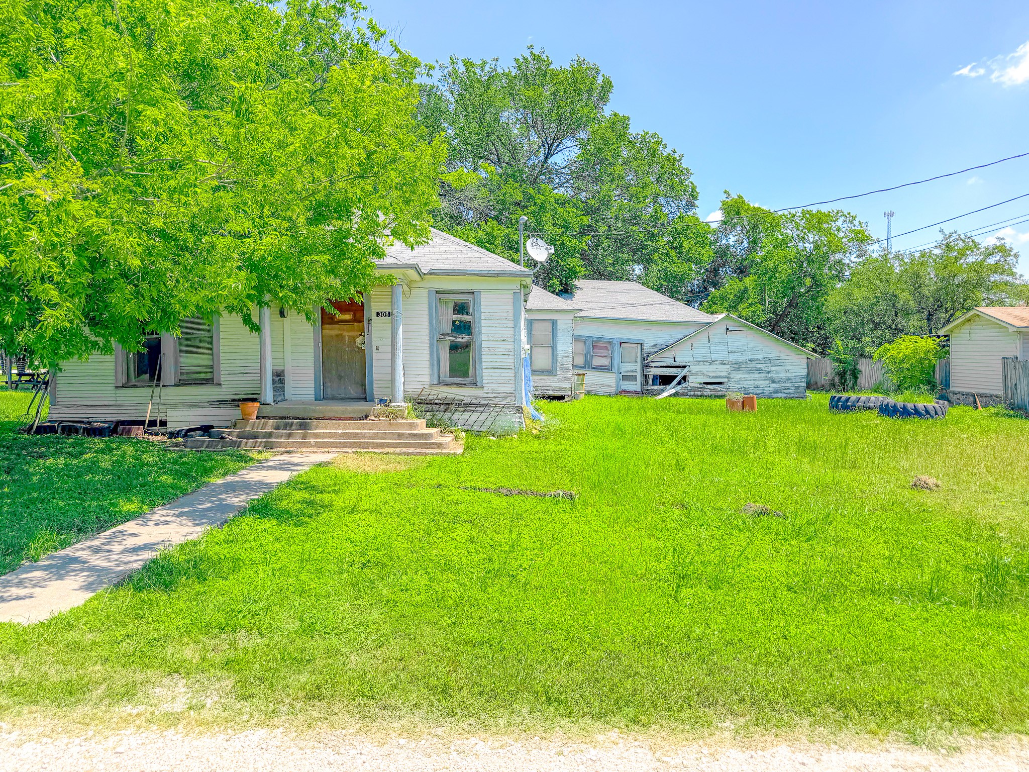 305 N 3rd Street Coolidge TX 76693