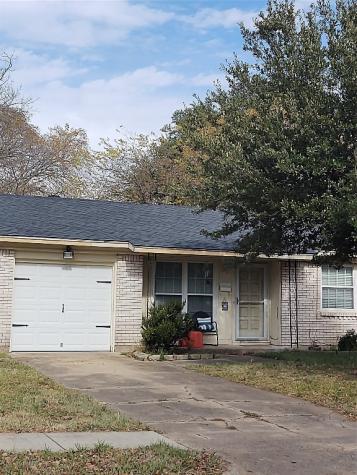 110 W Cober Drive Grand Prairie TX 75051