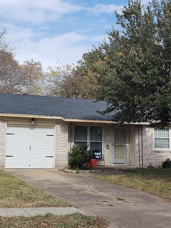 110 W Cober Drive Grand Prairie TX 75051