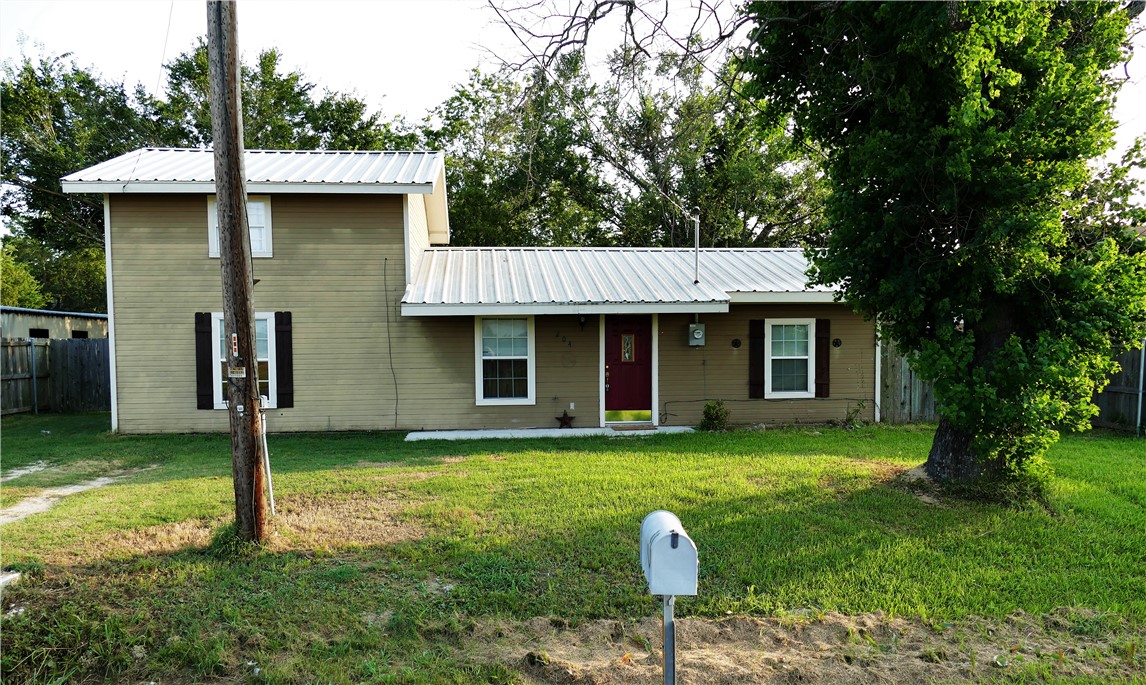 204 E Jacinto Street Groesbeck TX 76642