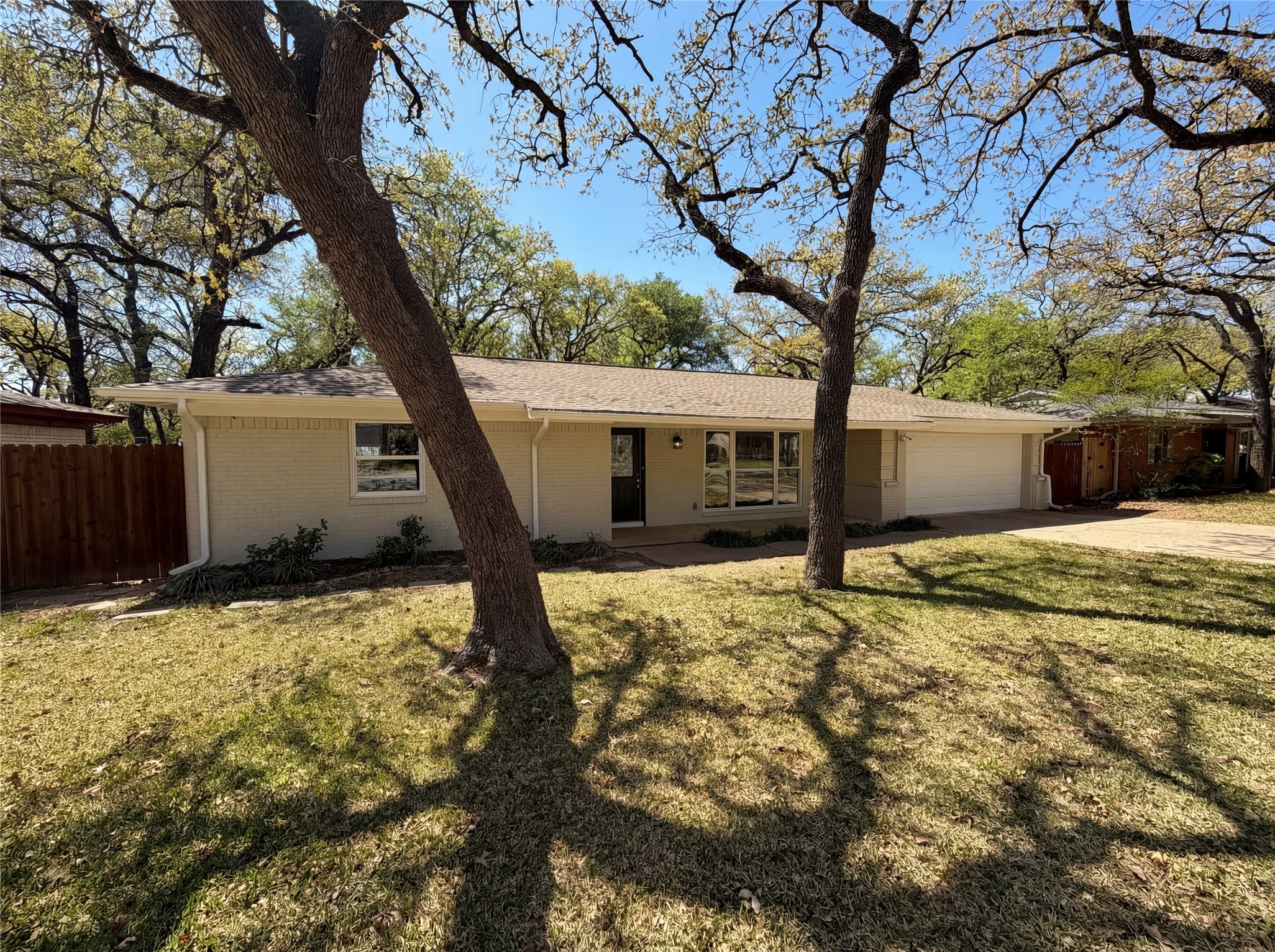721 Briarwood Lane Hurst TX 76053