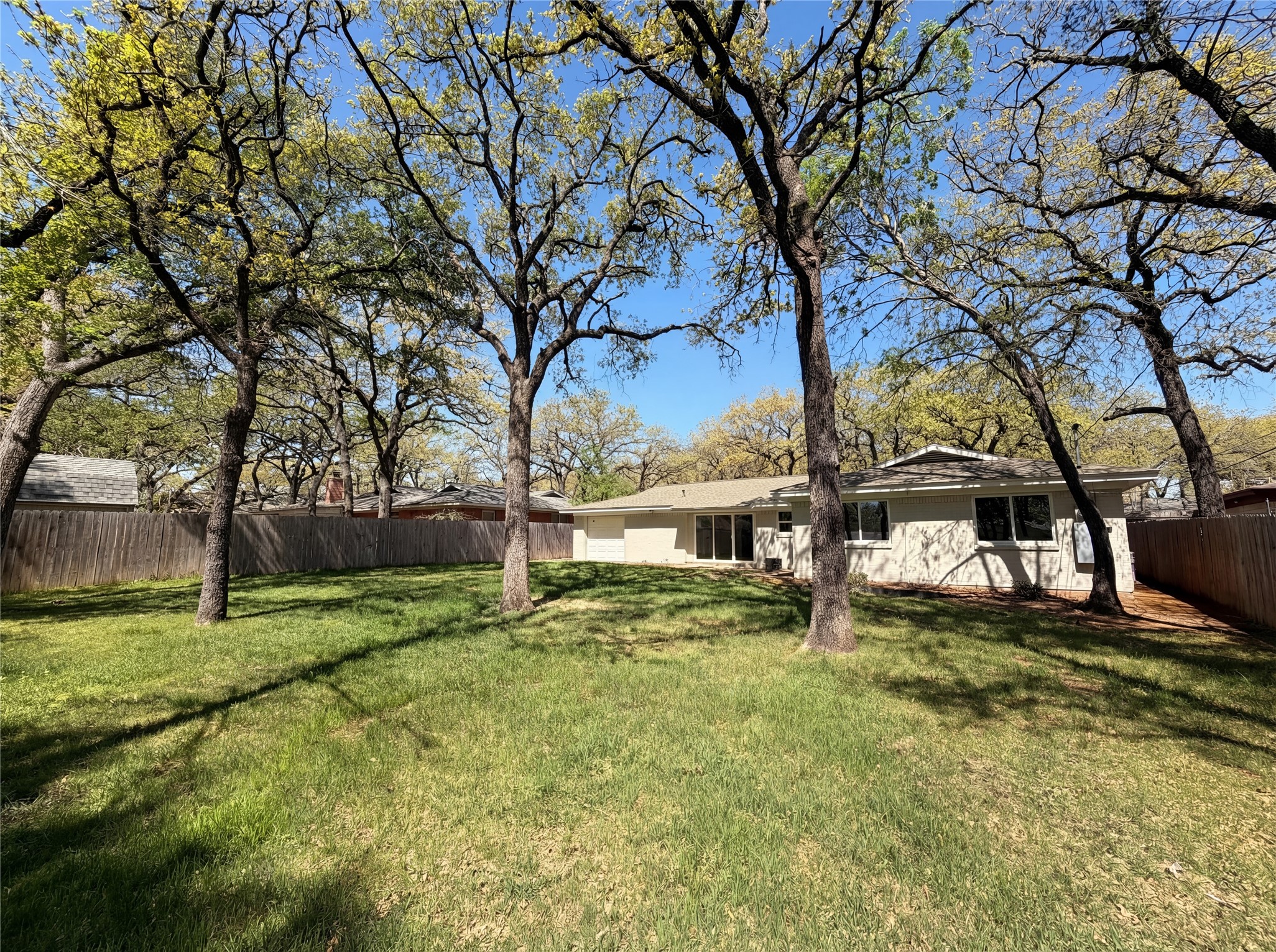 721 Briarwood Lane Hurst TX 76053