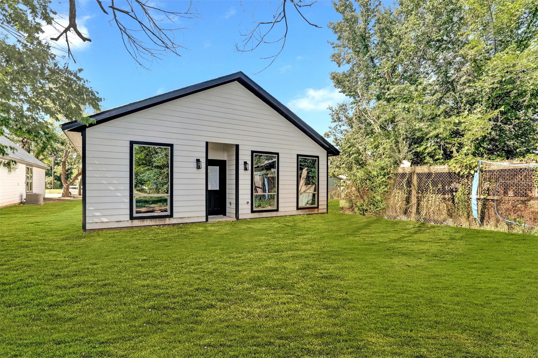 705 E Hanna Street Denison TX 75021