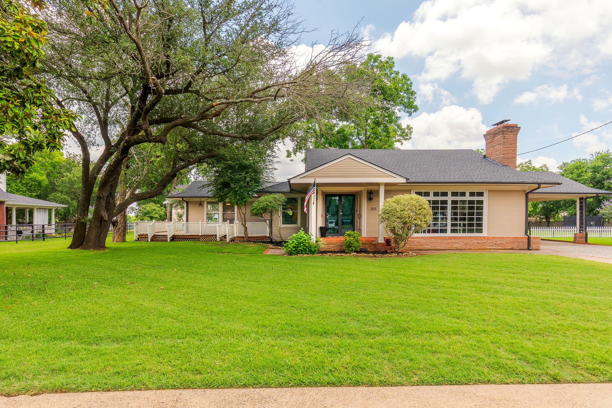 203 E Umphress Street Van Alstyne TX 75495