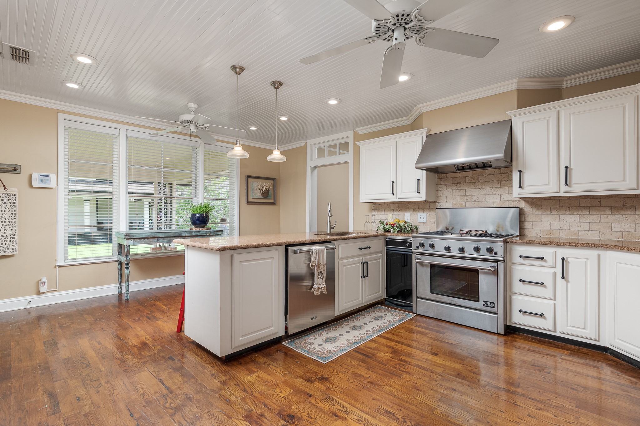 203 E Umphress Street Van Alstyne TX 75495