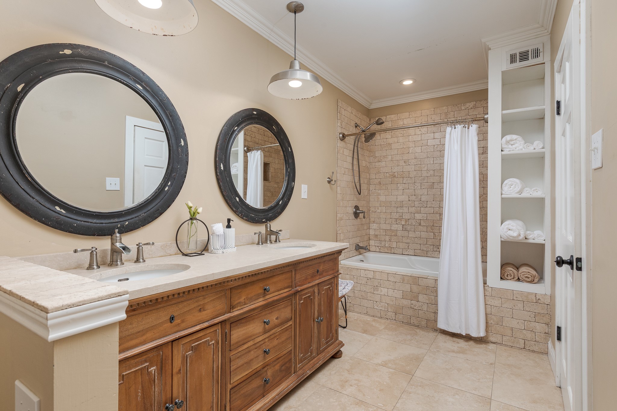 203 E Umphress Street Van Alstyne TX 75495
