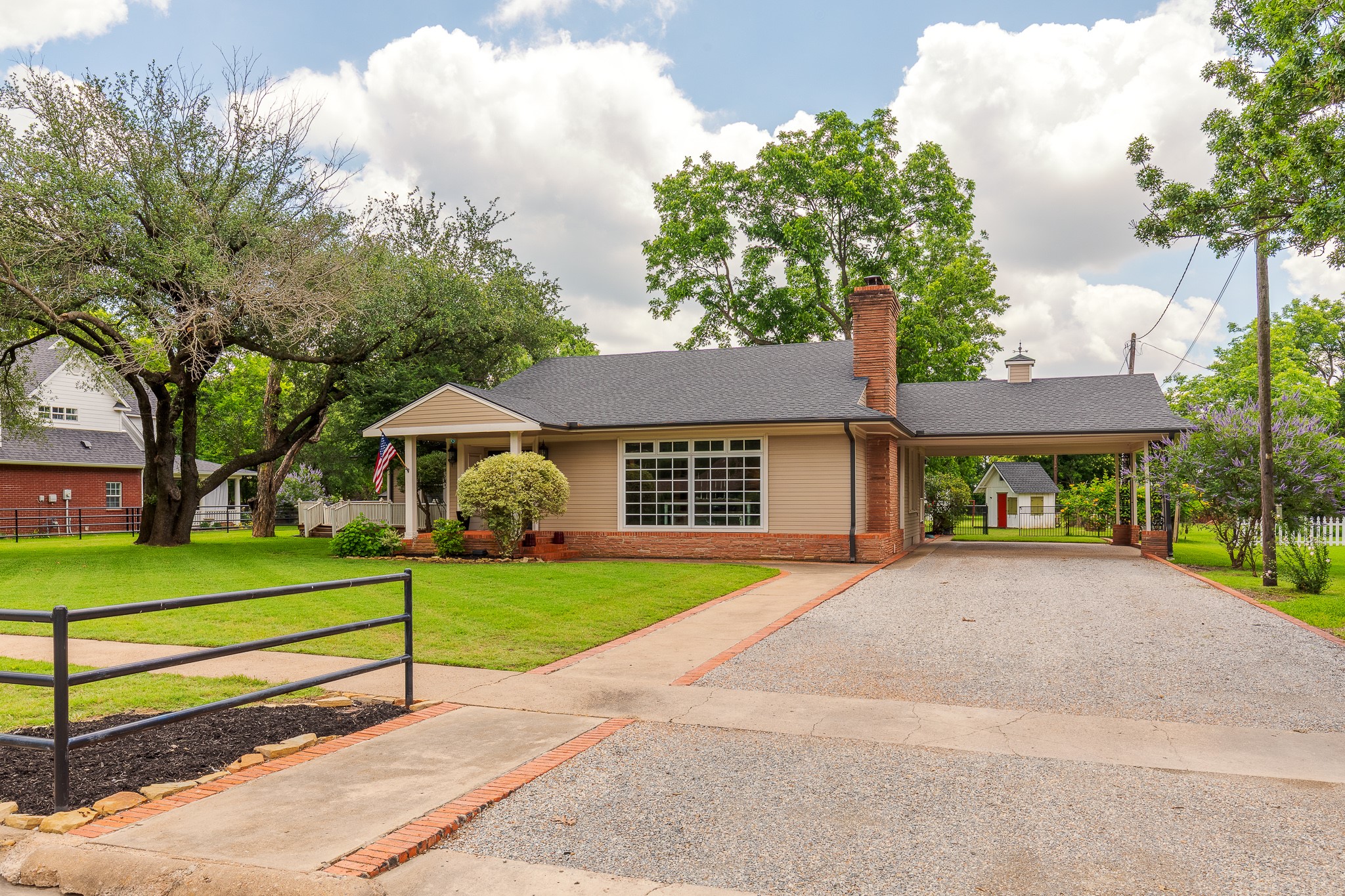 203 E Umphress Street Van Alstyne TX 75495