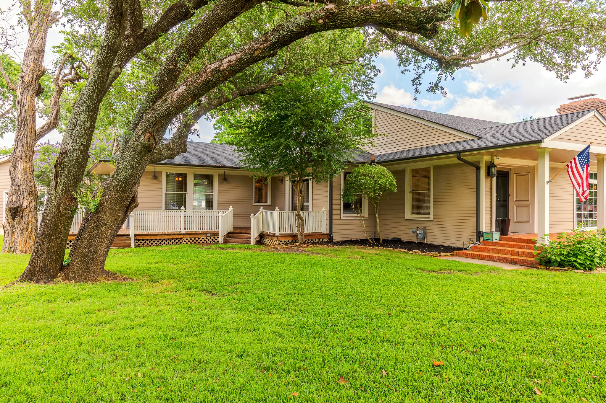 203 E Umphress Street Van Alstyne TX 75495