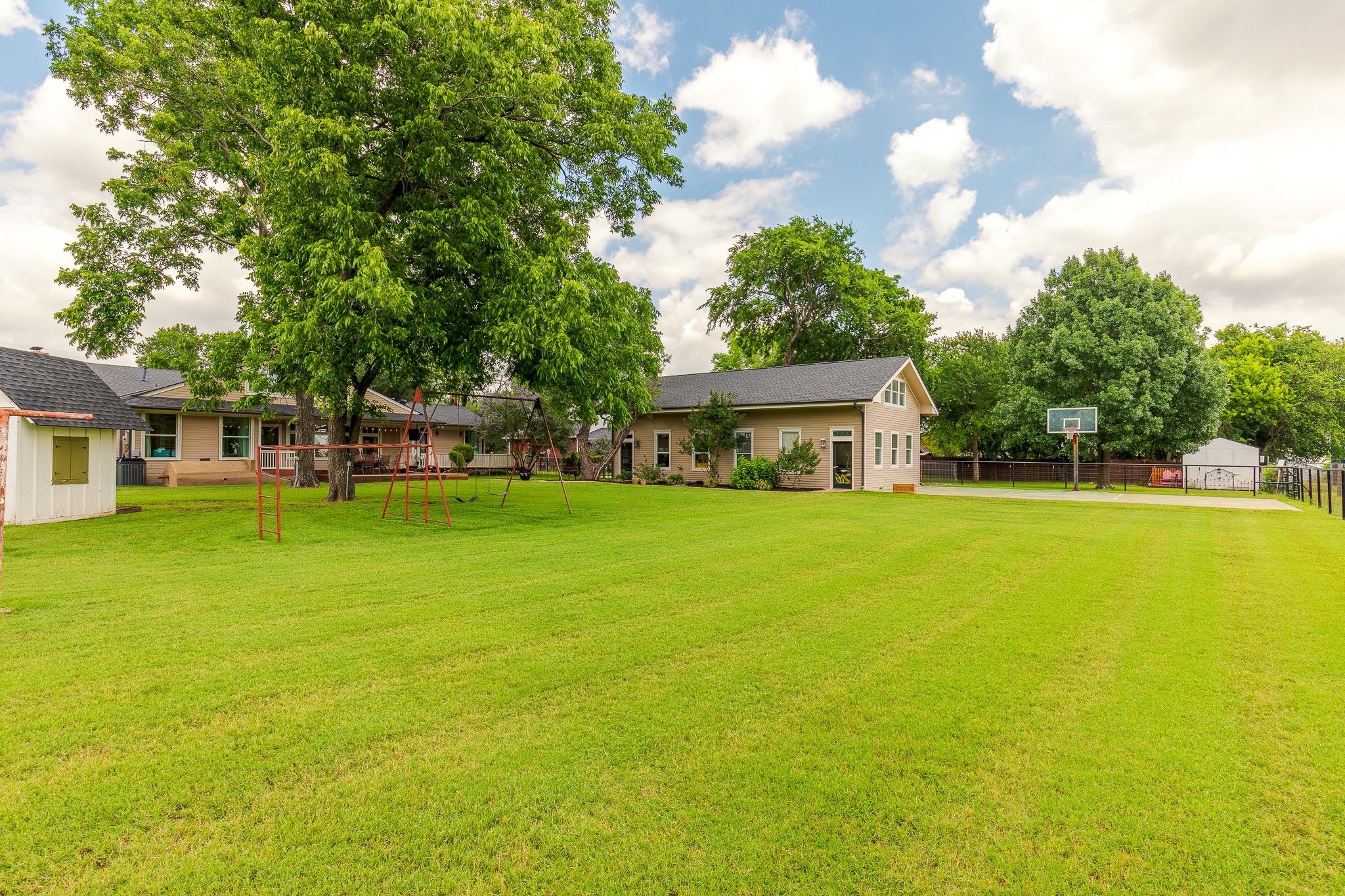 203 E Umphress Street Van Alstyne TX 75495