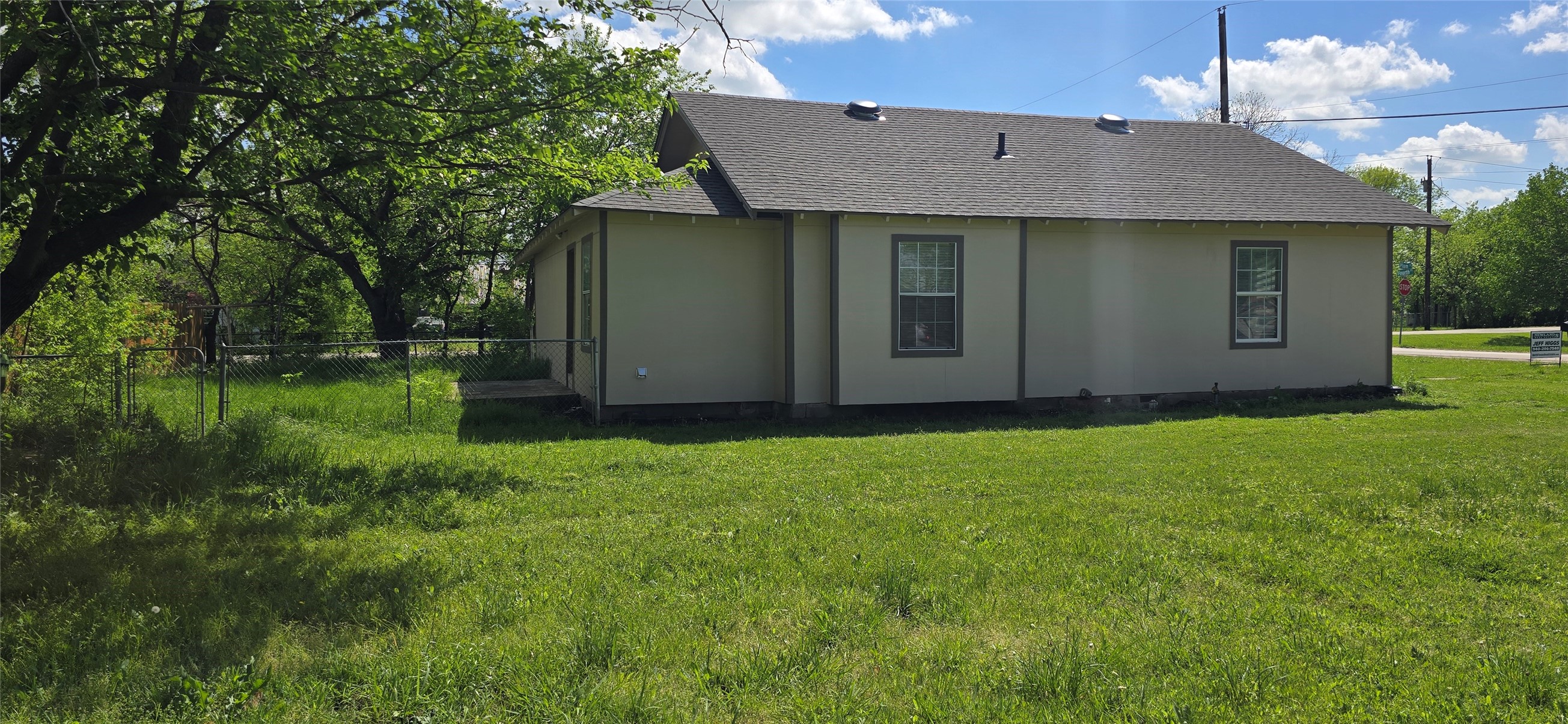 800 N 4th Street Sanger TX 76266