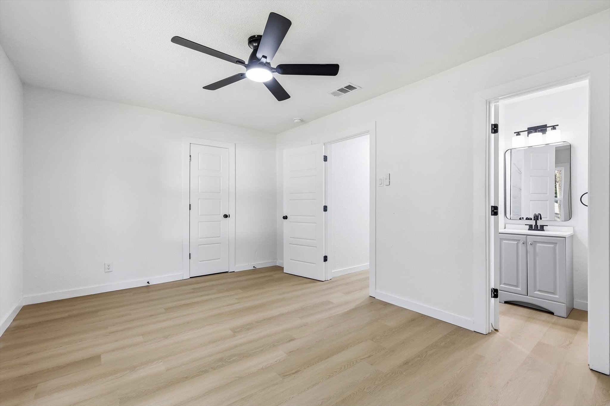 2109 Hedgerow Street Arlington TX 76010