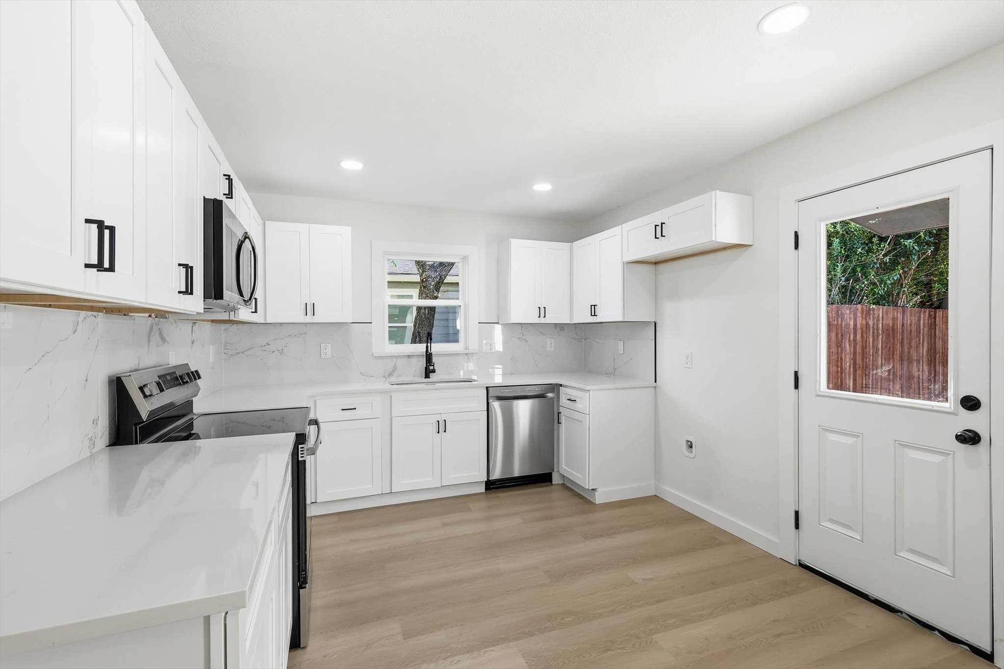 2109 Hedgerow Street Arlington TX 76010