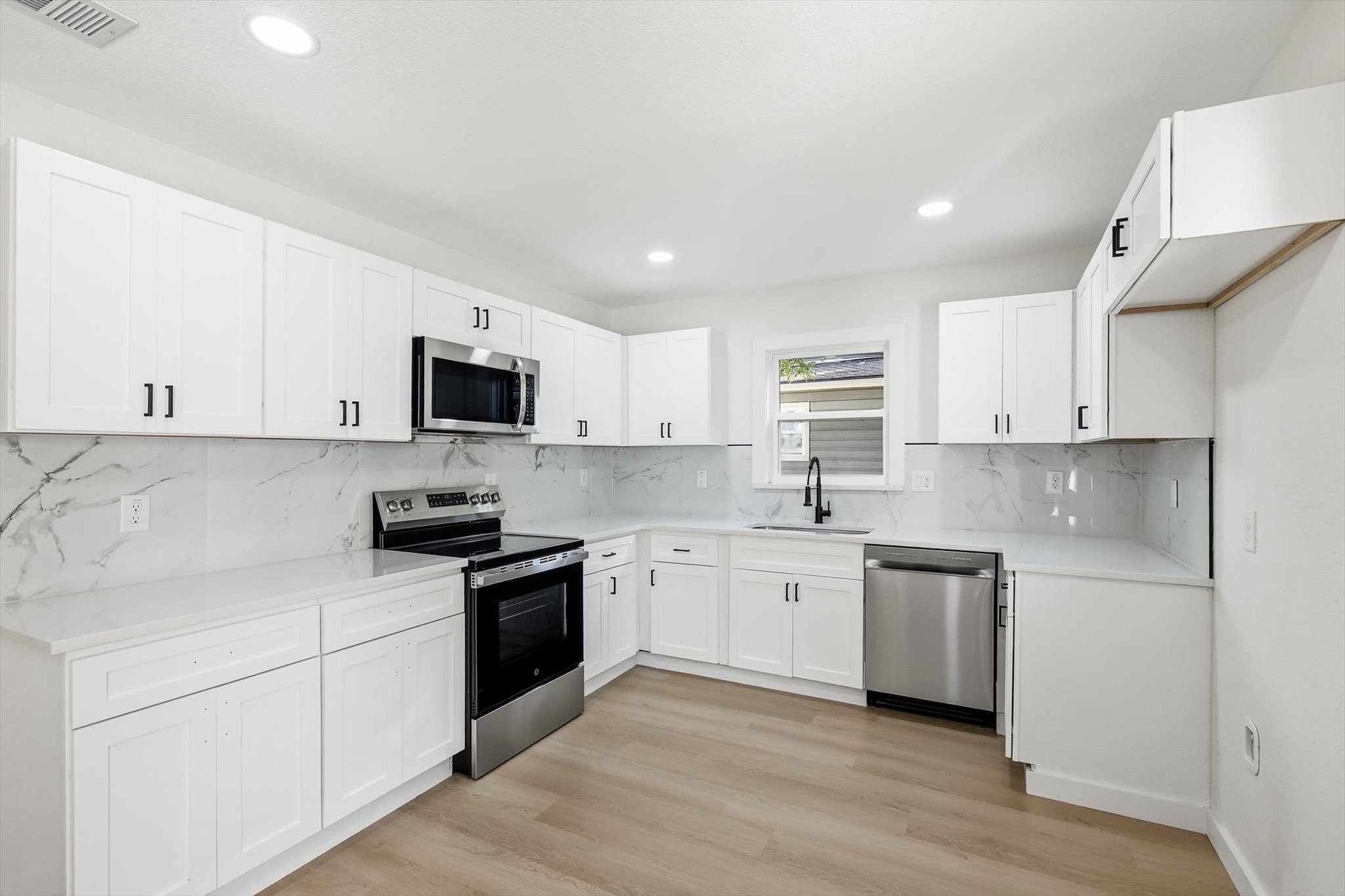 2109 Hedgerow Street Arlington TX 76010