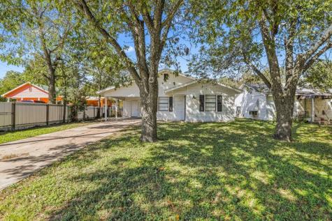 612 Woodard Avenue Cleburne TX 76033