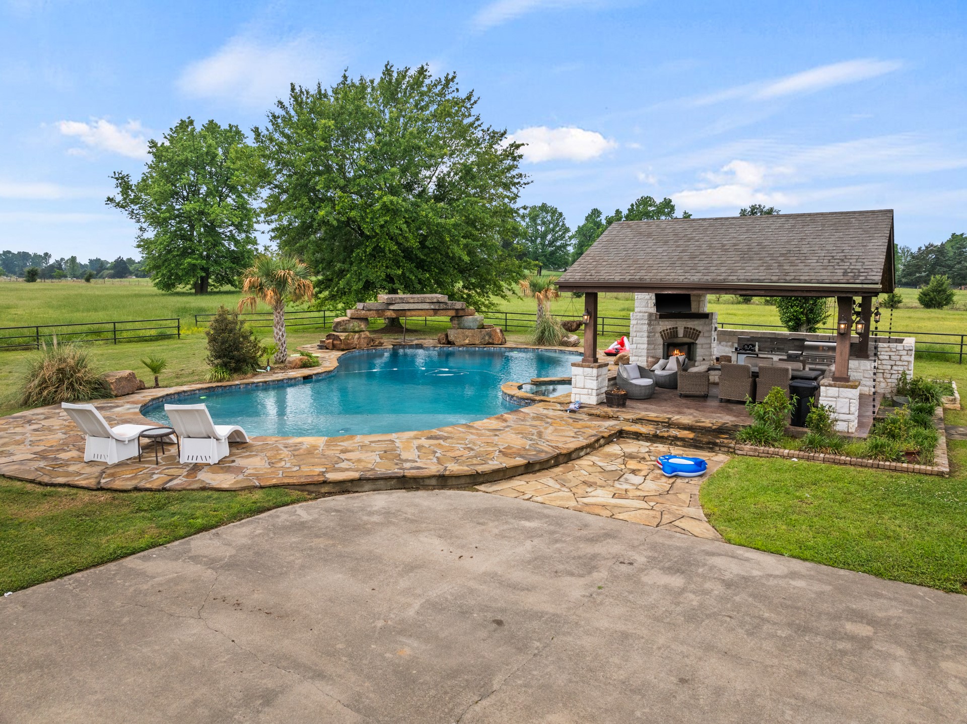 2320 W Highway 11 Pittsburg TX 75686