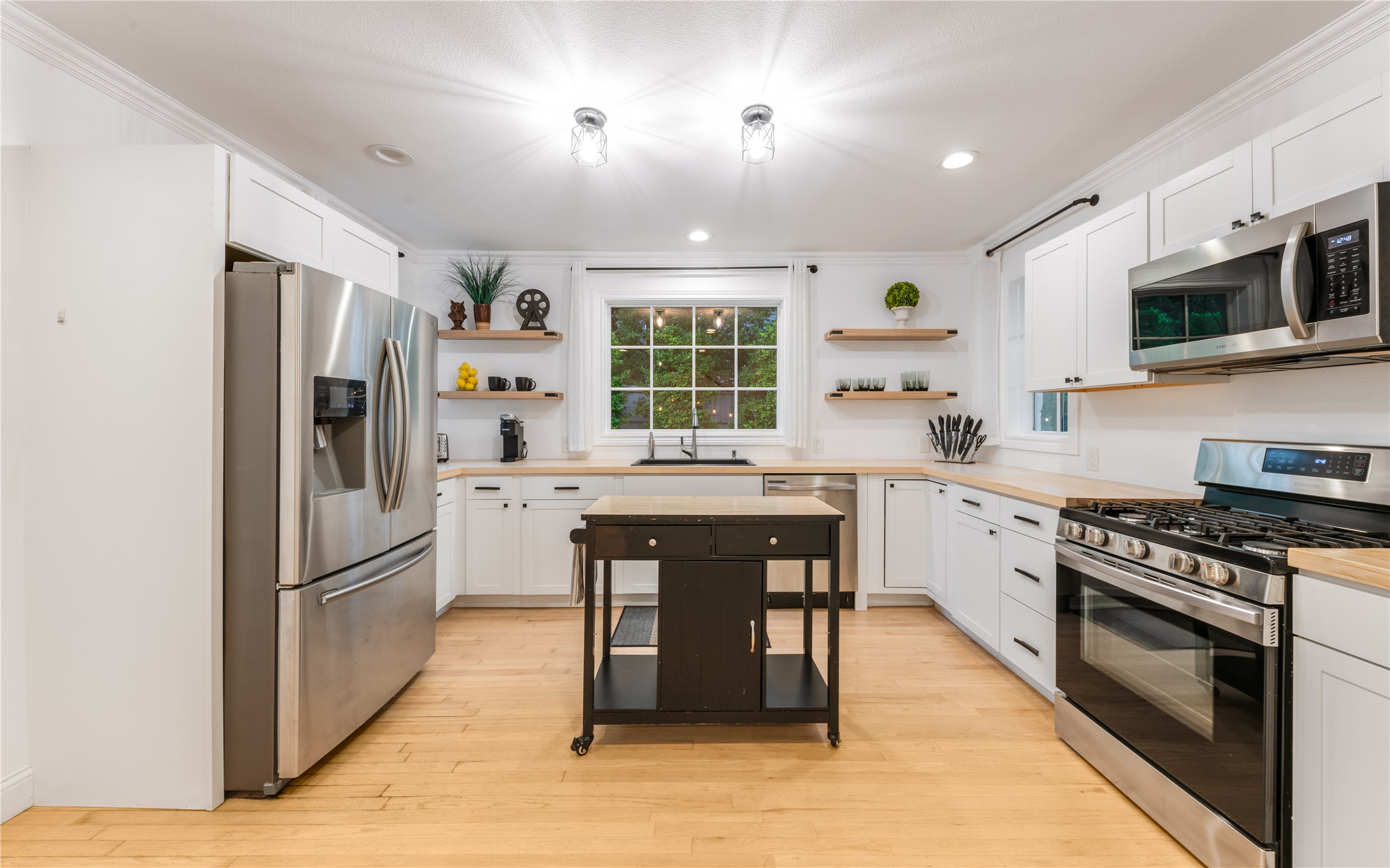 5947 Lupton Drive Dallas TX 75225