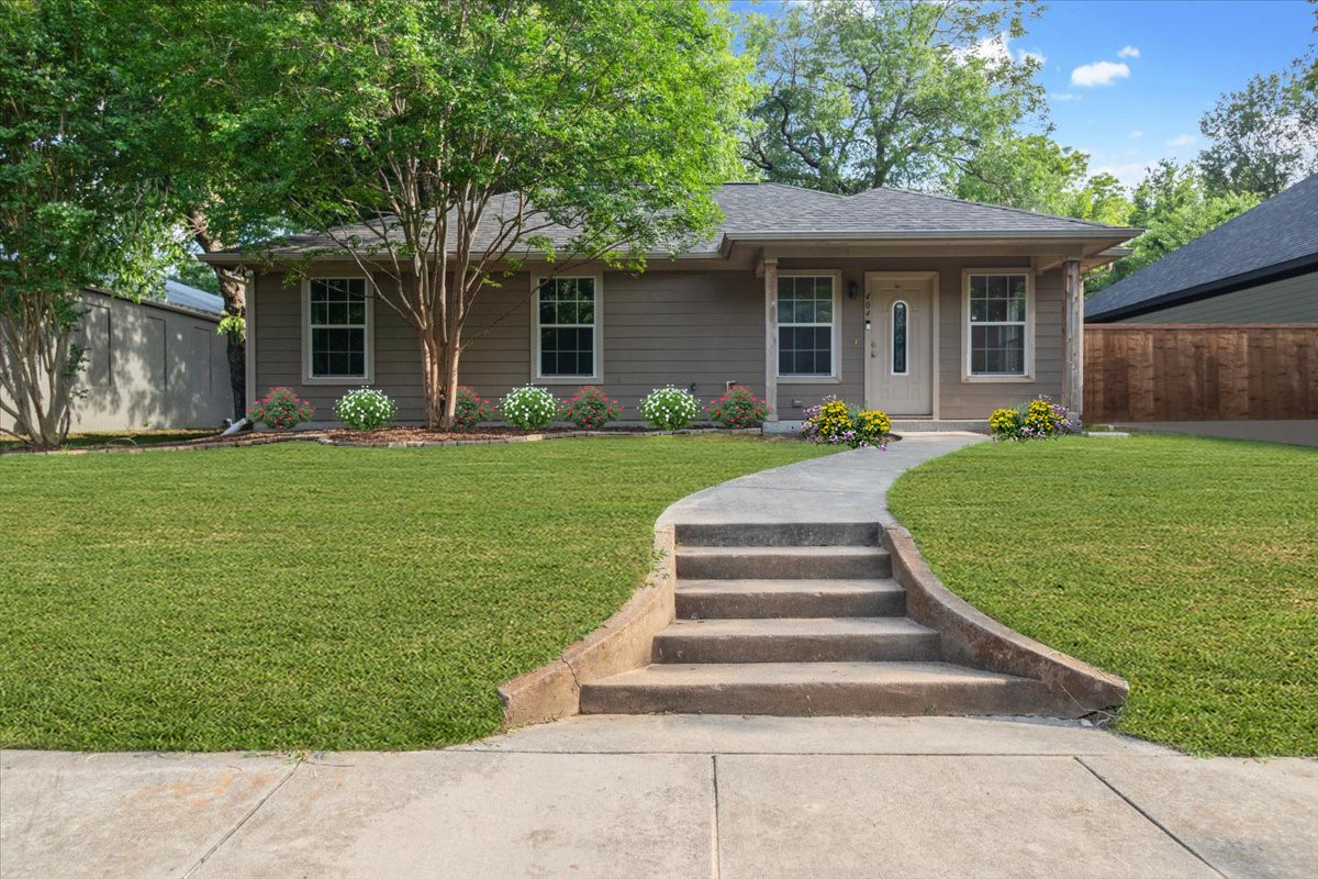 404 W Day Street Denison TX 75020