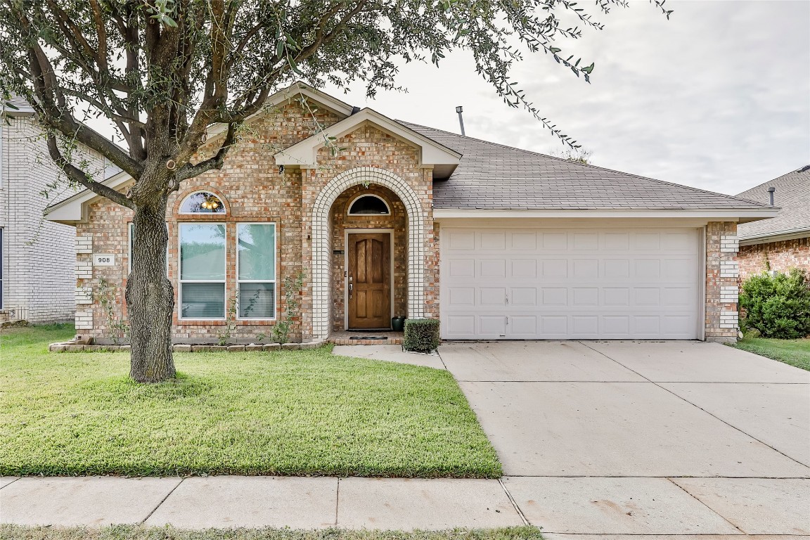 908 Churchhill Drive Saginaw TX 76131