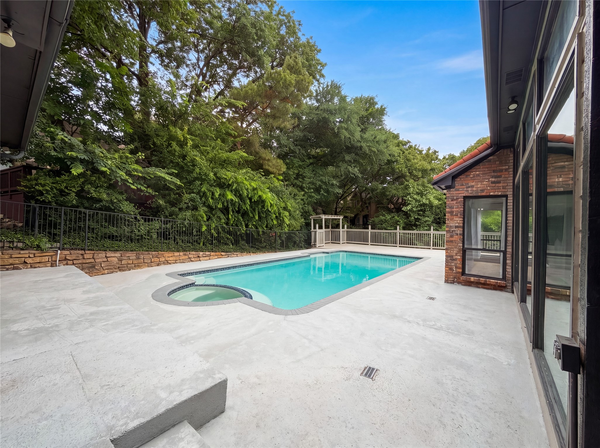 2405 Castle Rock Road Arlington TX 76006