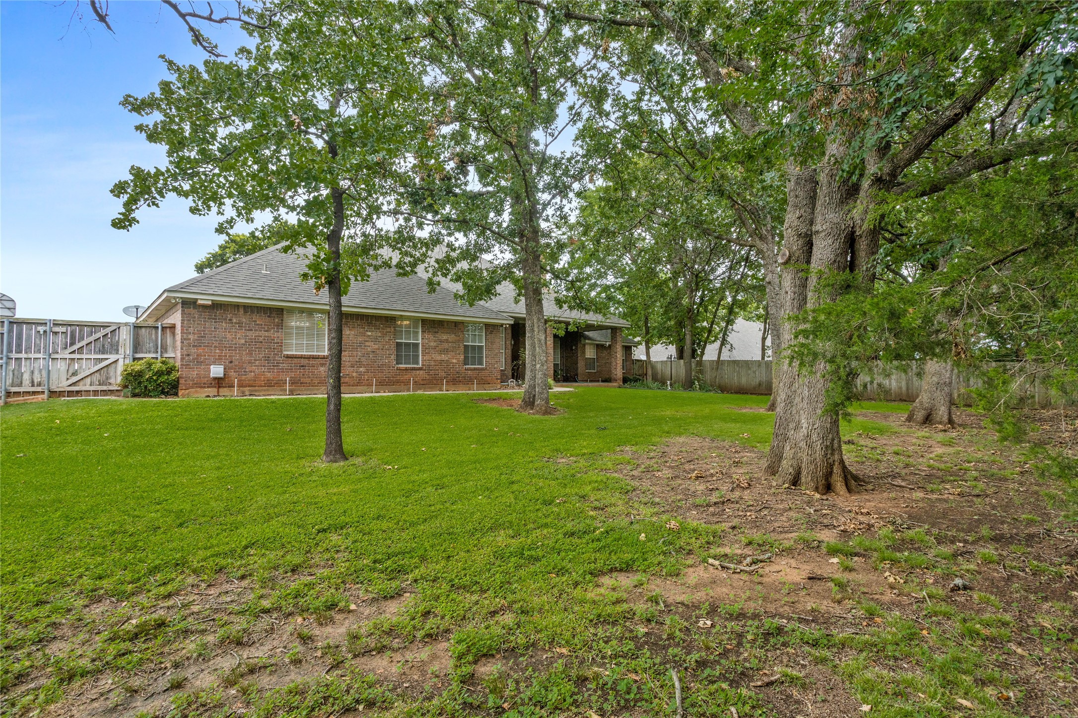 2100 Deer Run Denison TX 75020