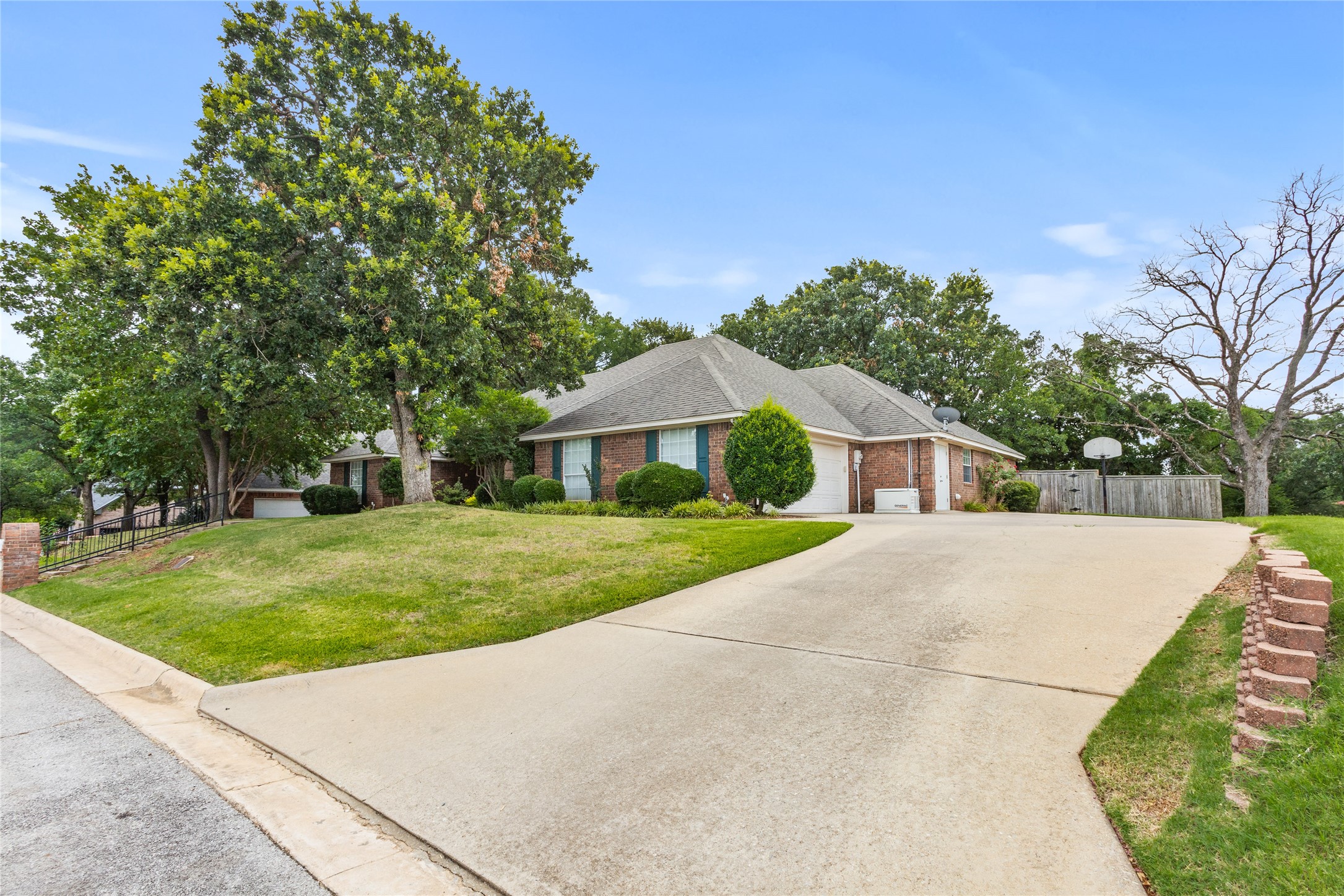 2100 Deer Run Denison TX 75020