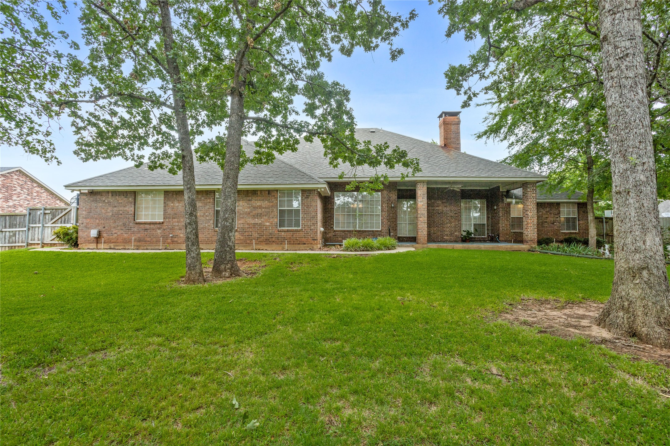 2100 Deer Run Denison TX 75020