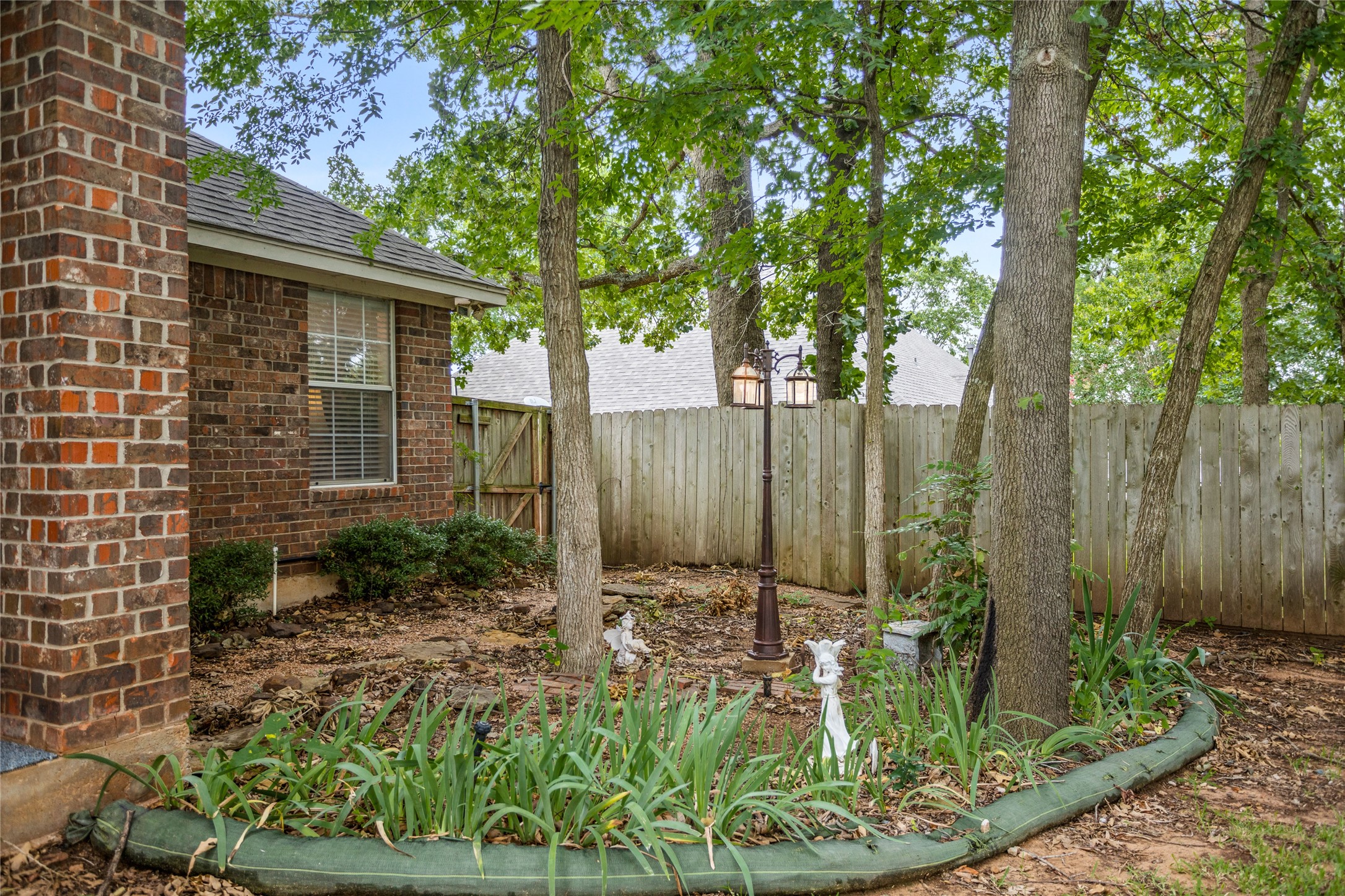 2100 Deer Run Denison TX 75020