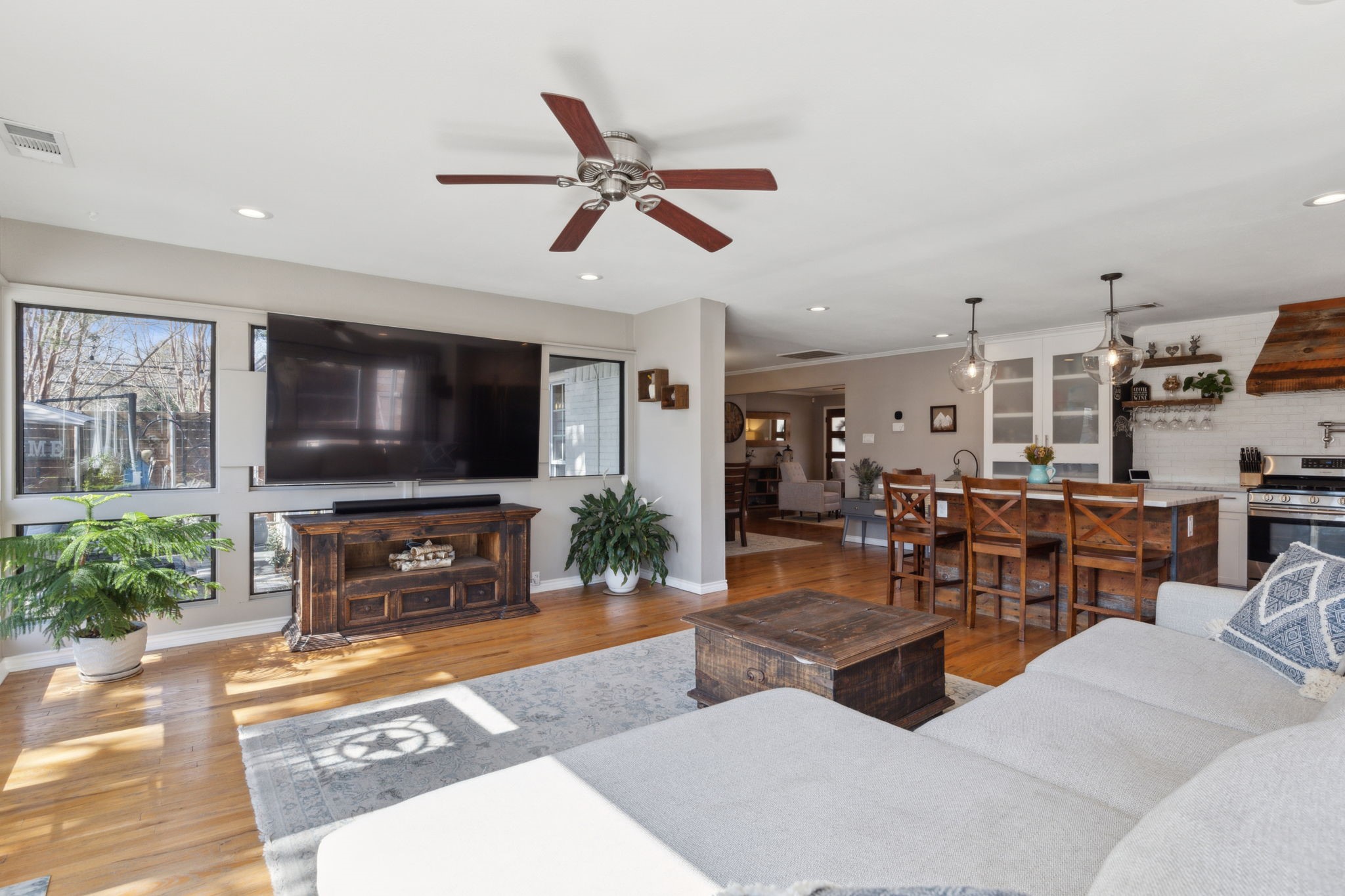 10006 Lake Gardens Drive Dallas TX 75218