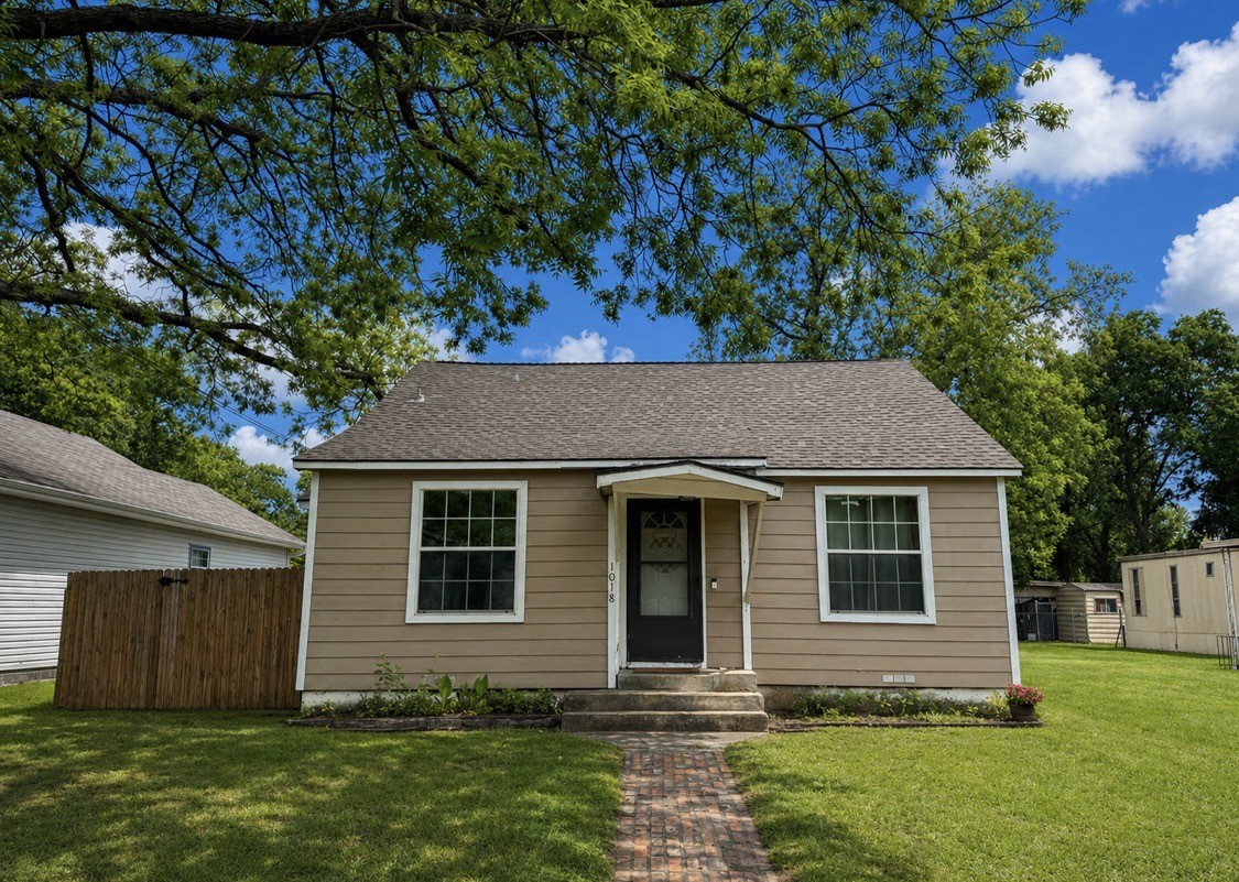 1018 Truelove Street Gainesville TX 76240