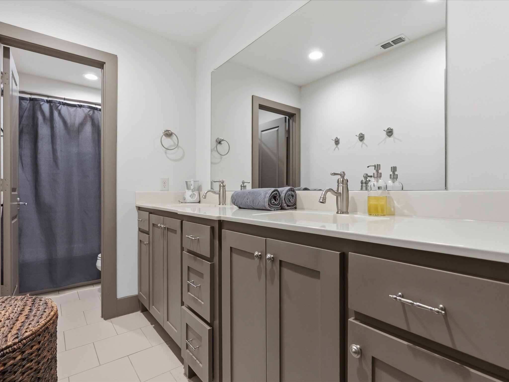 2965 Eric Lane Farmers Branch TX 75234