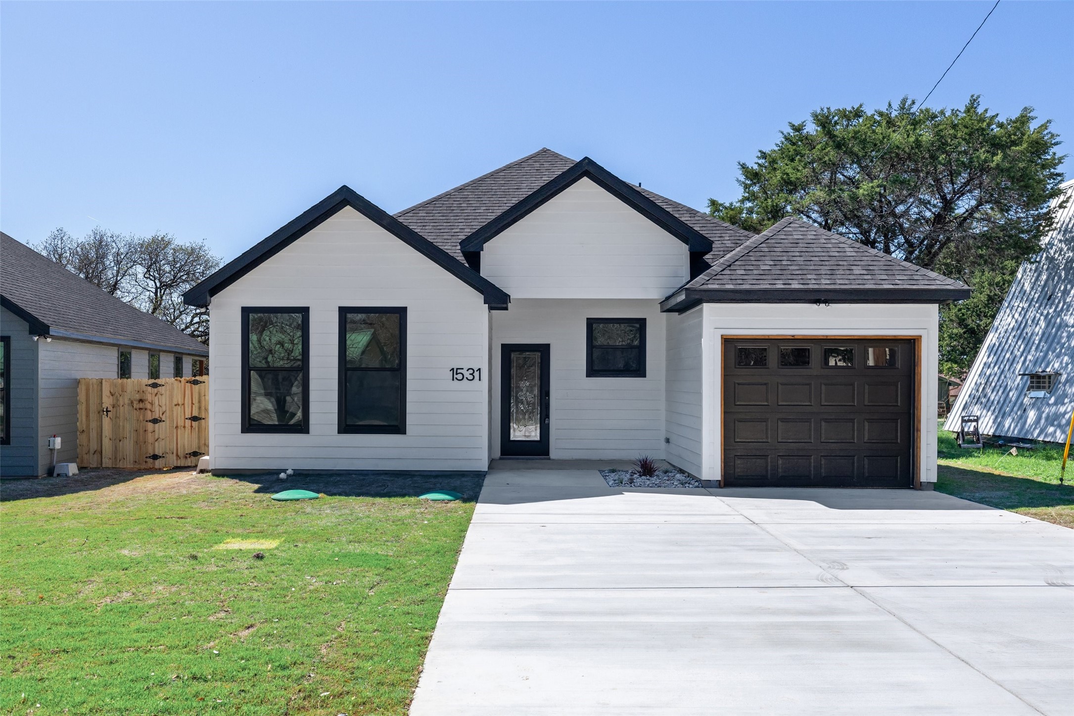 1531 Corona Drive Granbury TX 76048