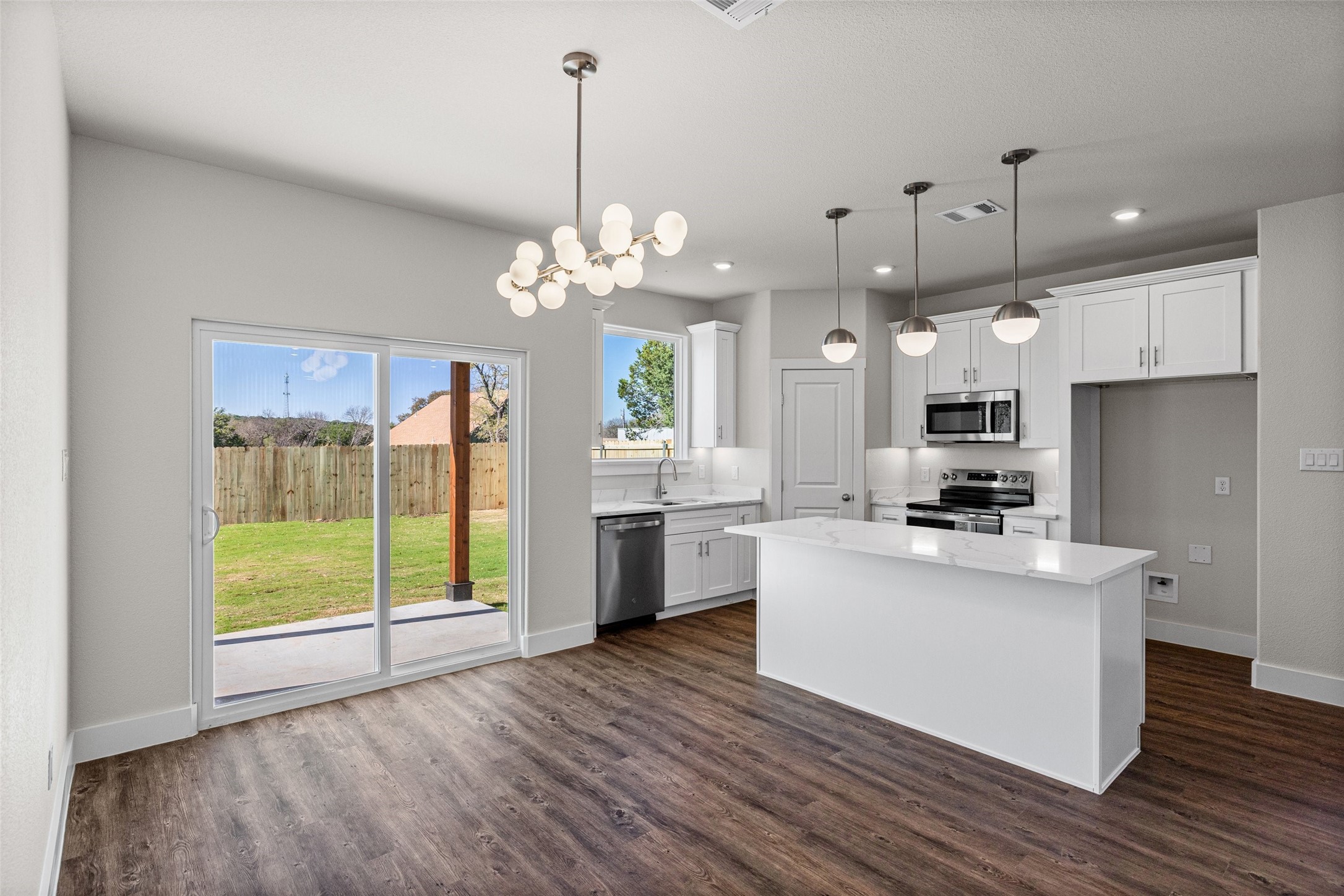 1531 Corona Drive Granbury TX 76048